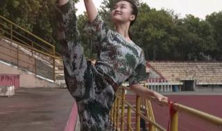 军训女孩跳舞意外走红 军训女孩跳舞意外走红